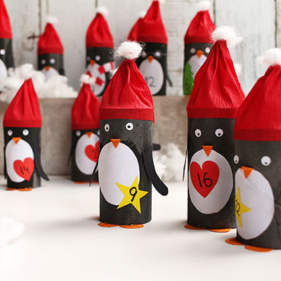 Pinguin-Adventskalender aus Klopapierrollen
